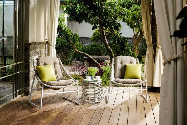 פינת ישיבה לחצר