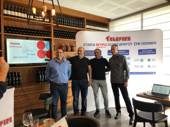 קרדיט תמונה: טלפייר מימין לשמאל: אופיר שחר סמנכל חטיבת הביצוע של טלפייר, יובל עזרא הכוח לביטחון אילת בעמ, דניאל מיכאל הכוח לביטחון אילת בעמ, שגיא רובין מנכ"ל טלפייר