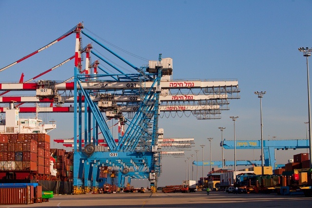 נמל חיפה זיהם, נמל חיפה ישלם (צילום: פיני חמו)