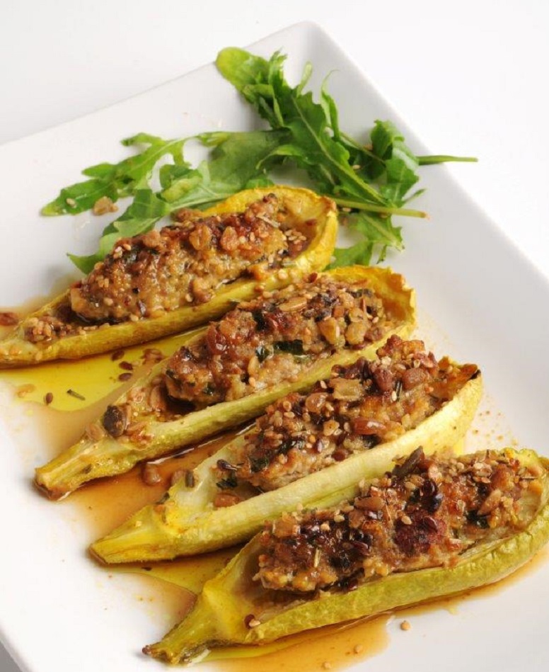 סירות קישואים ממולאות בשר. צילום וסטיילינג: יולה זובריצקי