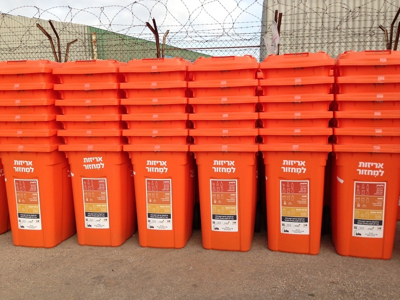 הפח הכתום המיועד לאיסוף פסולת אריזות בלבד