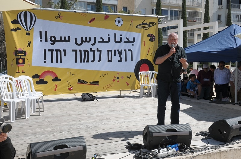 יהושע סובול בהפגנת החינוך הדו לשוני ביפו. צילום: אייבי שאמי