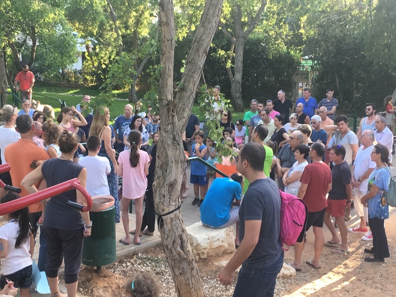 חורשת העמל, בה למעלה מ-150 עצים, היא הריאה הירוקה היחידה ברובע הדר