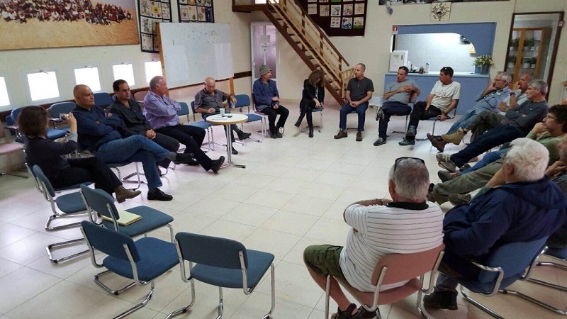 חבר הכנסת איתן ברושי בערבה התיכונה יחד עם ראש המועצה אייל בלום ויו"ר התאחדות חקלאי ישראל, מאיר צור