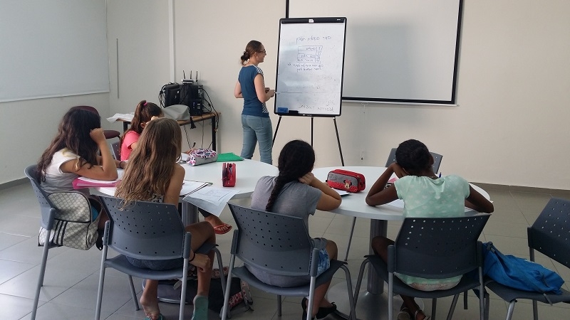  קורס קיץ להכנה לחטיבת הביניים מתקיים בימים אלה בחולון. צילום: עיריית חולון
