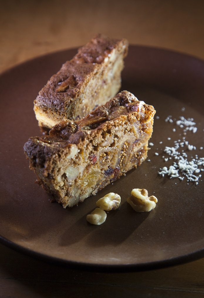 עוגת פירות יבשים מקמח כוסמין לבן (צילום:מנחם גרייבסקי)