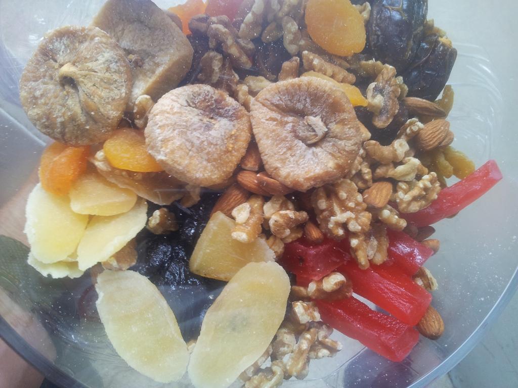 פירות יבשים ופיצוחים 