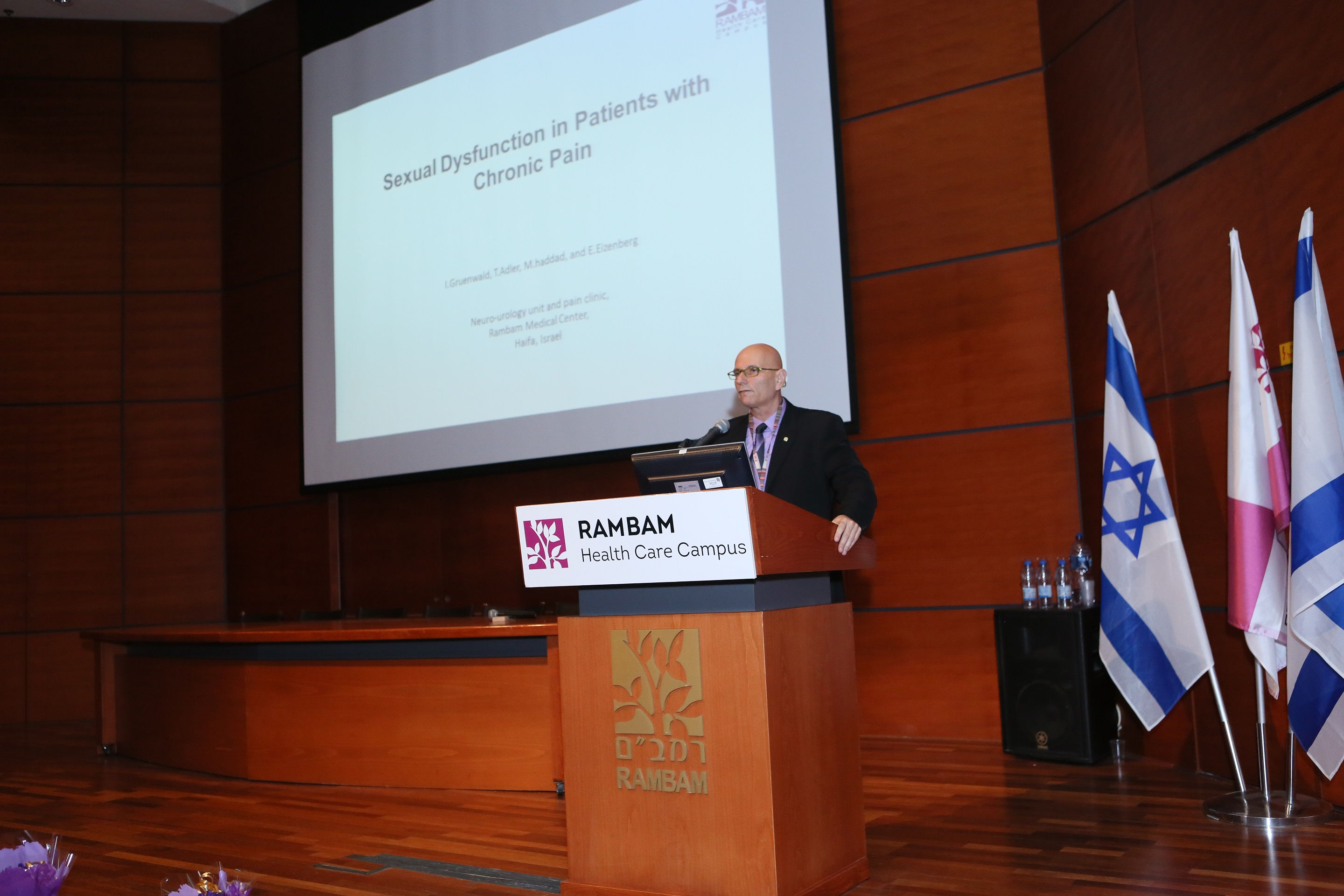 פרופ' מ.ק אילן גרינולד בכנס ברמב"ם. צילום: פיוטר פליטר