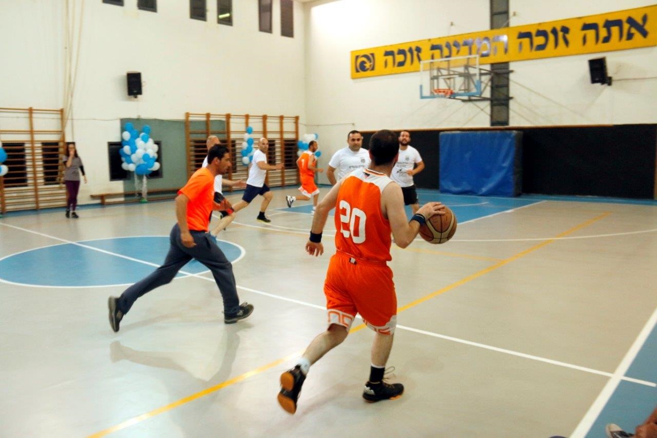 משחק ידידות מרגש בין נבחרת עובדי עיריית גבעתיים לנבחקת חניכי אקים