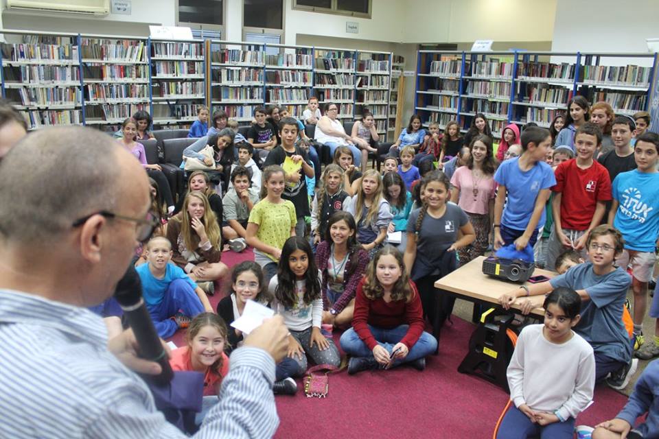 ספריית משגב במועצה הפכה את אירוע ההשקה של הספר החדש בסידרת הארי פוטר "הארי פוטר והילד המקולל" לחגיגת טריוויה ופרסים