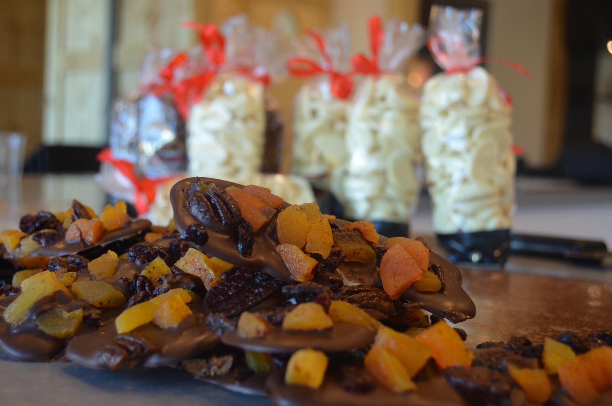 גם פירות יבשים גם שוקולד - סקולינרי - נותנים לט"ו בשבט ריענון קולינרי שוקולדי לכל המשפחה