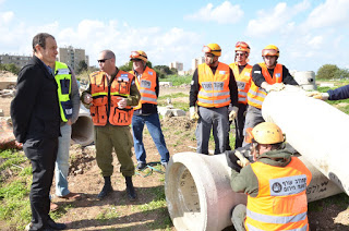 בצילום: תרגיל חילוץ שנערך בעכו