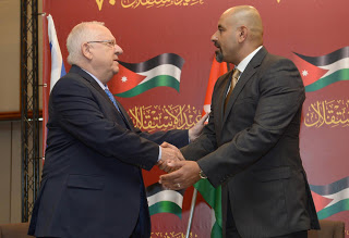  נשיא המדינה ראובן (רובי) ריבלין, ושגריר ירדן בישראל וואליד עובידאת. צילום: מארק ניימן/ לע"מ