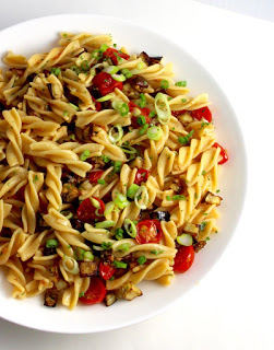 סלט צבעוני של פסטה 'פוזילי' על בסיס קמח חומוס ללא גלוטן באדיבות השף פול אסנהיים למותג הפסטה EXPLORE CUISINE