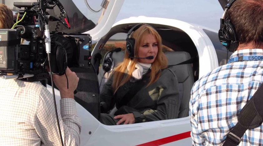 קרול וולדרמן מטיסה מטוס אזרחי(צילום: בריטיש איירווייס)