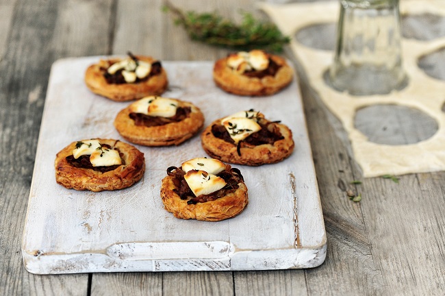 מאפי פרומעז ובצל מקורמל(צילום:יח"צ)