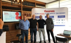 אילת צועדת לעתיד בטוח יותר: חברת טלפייר השיקה לראשונה מרכז שירות חדש בעיר אילת! קרדיט תמונה: טלפייר מימין לשמאל: אופיר שחר סמנכל חטיבת הביצוע של טלפייר, יובל עזרא הכוח לביטחון אילת בעמ, דניאל מיכאל הכוח לביטחון אילת בעמ, שגיא רובין מנכ