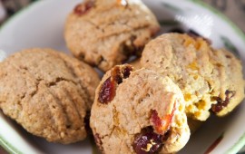 עוגיות מקמח כוסמין מלא 100%, שיבולת שועל, חמוציות ושקדים עוגיות מקמח כוסמין מלא 100%, שיבולת שועל, חמוציות ושקדים (צילום : מנחם גרייבסקי)