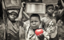 תערוכה חדשה ועוצרת נשימה של הצלם אילן זבולוני בבנייני האומה - הציבור מוזמן ילדים אפריקאים בירושלים. צילום: אילן זבולוני