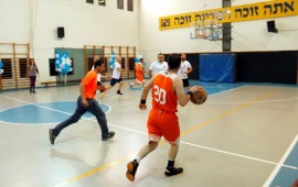 סוכני חיברות: משחק ידידות מרגש בין נבחרת עובדי עיריית גבעתיים לנבחרת חניכי אקים משחק ידידות מרגש בין נבחרת עובדי עיריית גבעתיים לנבחקת חניכי אקים