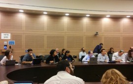 עגונה כבר 28 שנה - מוחה נגד חיזוק בתי הדין הרבניים פנינה רבי ועו