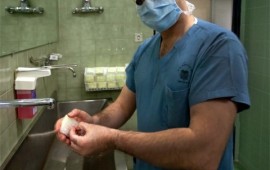 ניתוחים פלסטיים בחזה: לא לנשים בלבד arikza