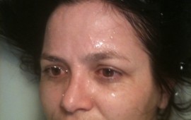 "בכל מקום באמבטיה שאין בו מים" : הצגה חדשה בתמונע bathshow