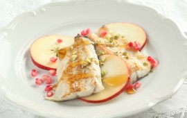 מתכון: דג פורל בסיידר תפוחים עם רימונים ופיסטוקים