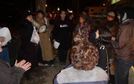 שירת נשים נגד הדרת נשים: עשרות הפגינו מול המסעדה שהגבילה העסקת מלצריות