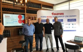 אילת צועדת לעתיד בטוח יותר: חברת טלפייר השיקה לראשונה מרכז שירות חדש בעיר אילת! קרדיט תמונה: טלפייר מימין לשמאל: אופיר שחר סמנכל חטיבת הביצוע של טלפייר, יובל עזרא הכוח לביטחון אילת בעמ, דניאל מיכאל הכוח לביטחון אילת בעמ, שגיא רובין מנכ